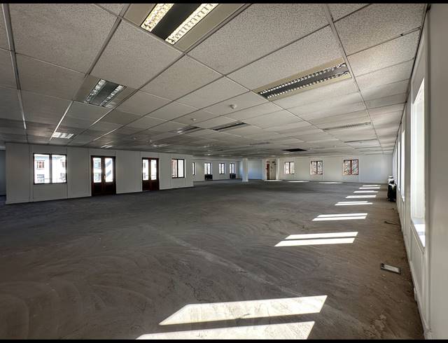 1,315M² OFFICE TO LET IN SANDTON CENTRAL
